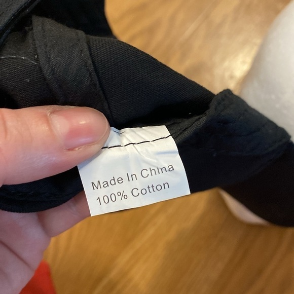 SPORTS BET MONTANA HAT BLACK  STRAPBACK ADJUSTABLE NWOT - Picture 8 of 9